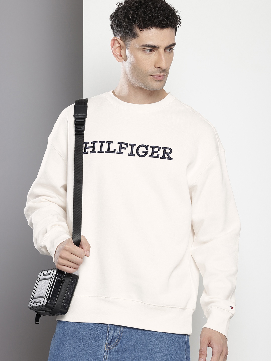 

Tommy Hilfiger Brand Logo Embroidered Sweatshirt, White