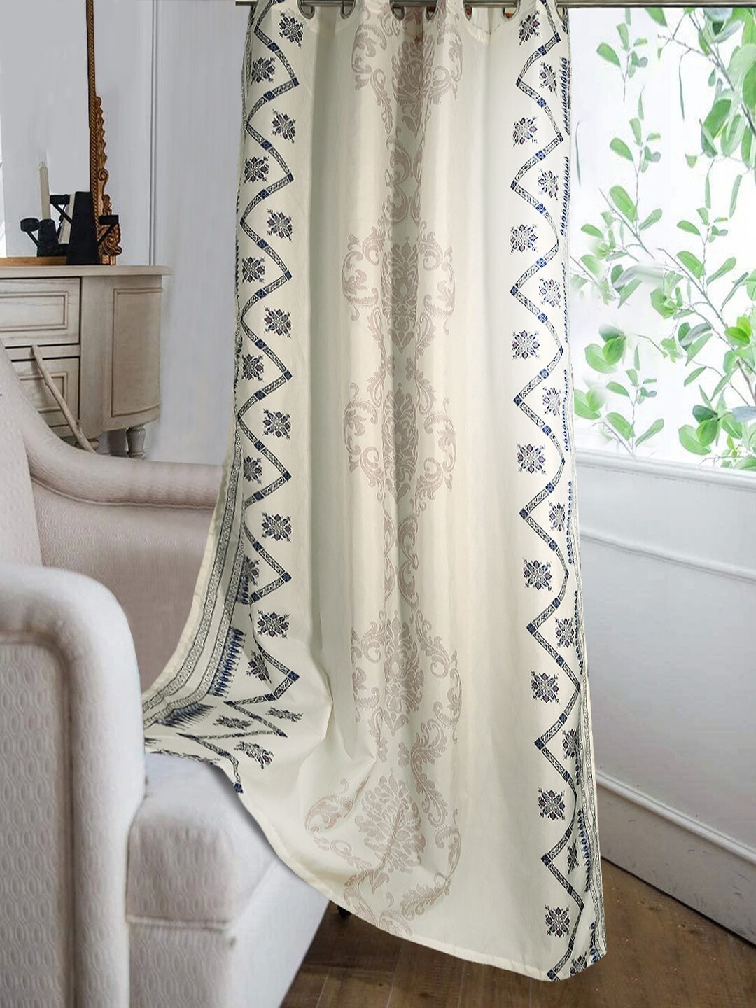 

Cortina White & Black Ethnic Motifs Window Curtain
