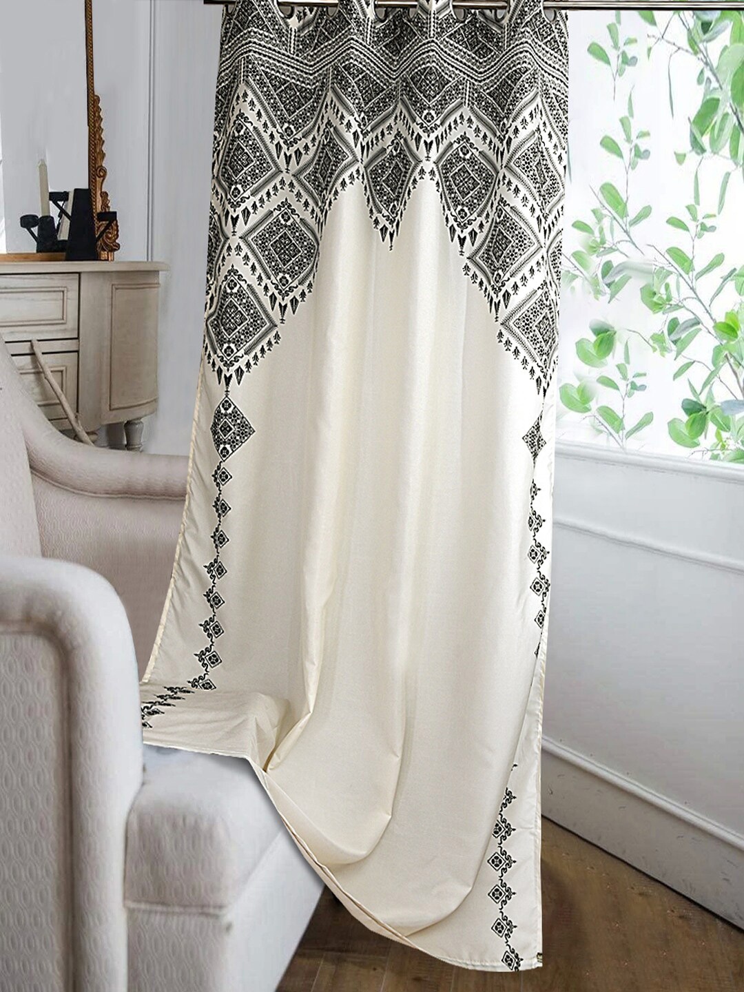 

Cortina White & Black Ethnic Motifs Long Door Curtain
