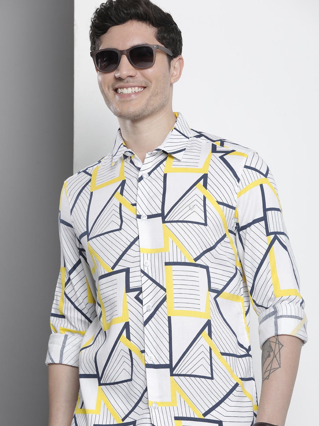 

The Indian Garage Co Men Slim Fit Geometric Printed Party Shirt, White