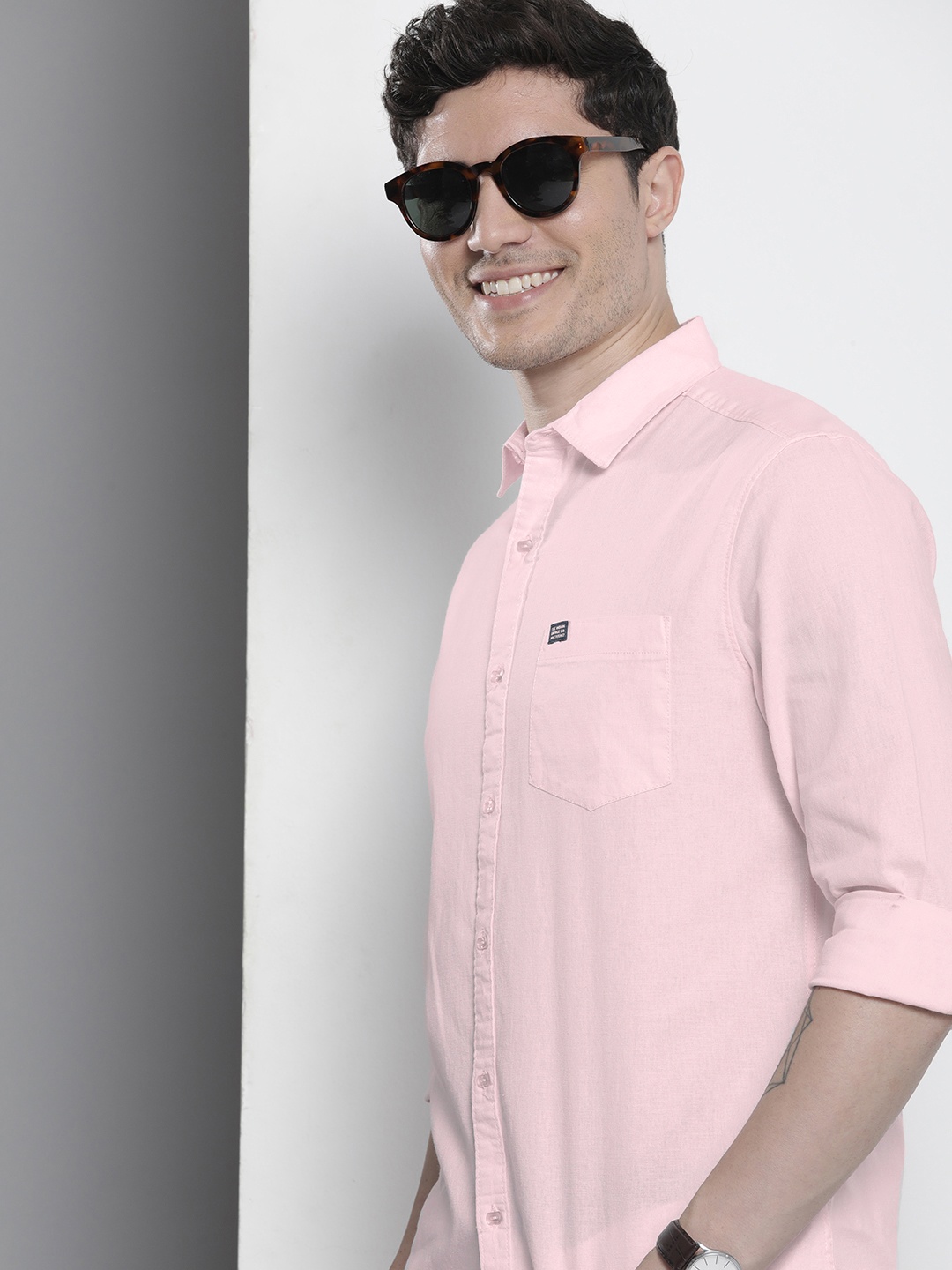 

The Indian Garage Co Men Slim Fit Solid Linen Resortwear Shirt, Pink
