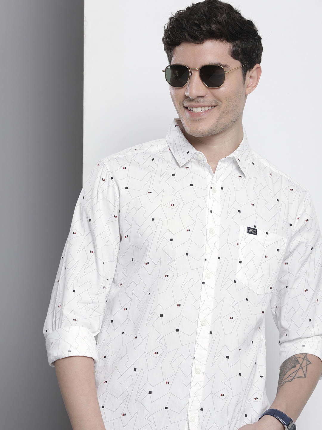 

The Indian Garage Co Men Slim Fit Geometric Printed Casual Shirt, White