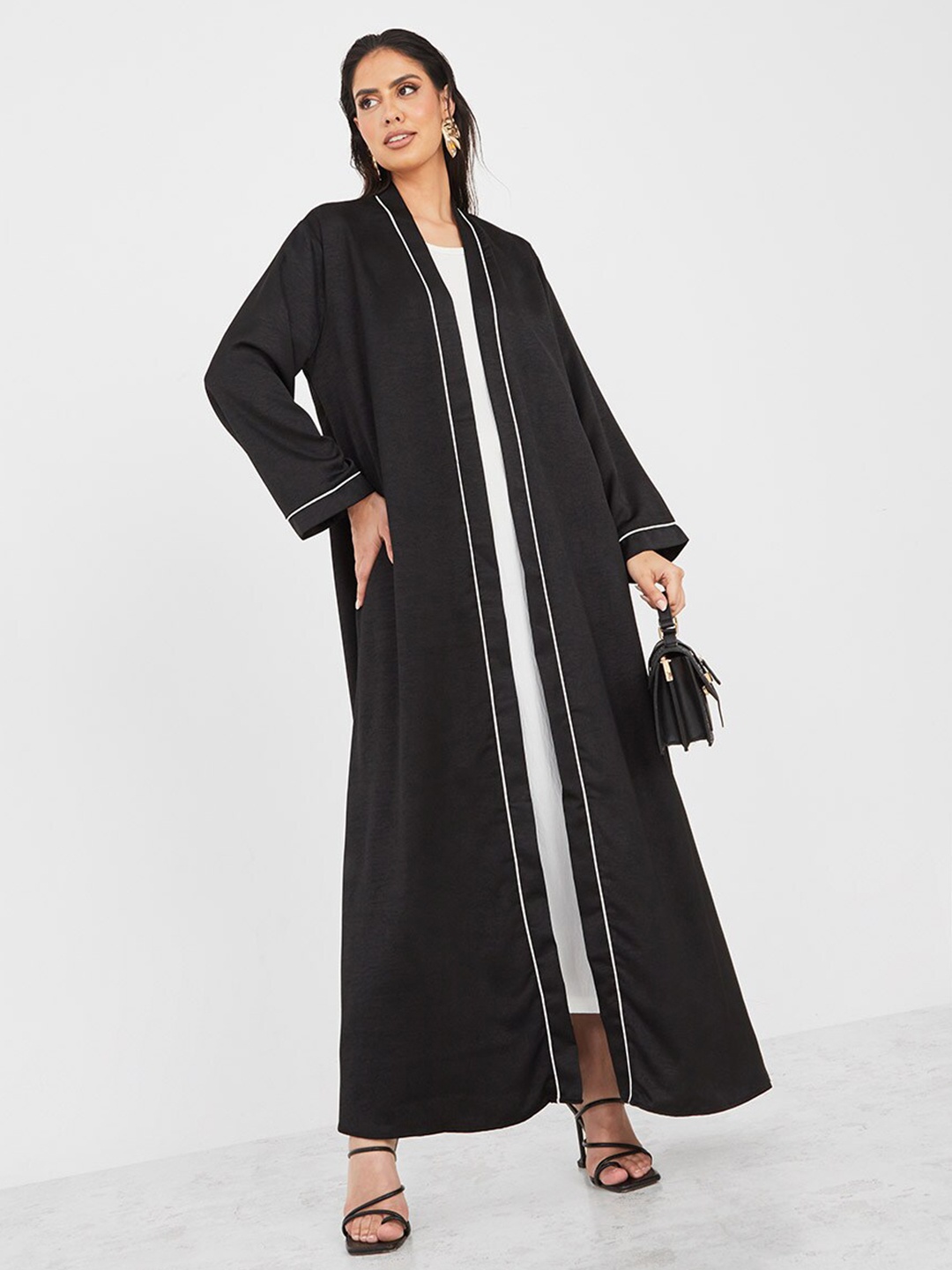 

Styli Contrast Piped Detail Maxi Shrug, Black