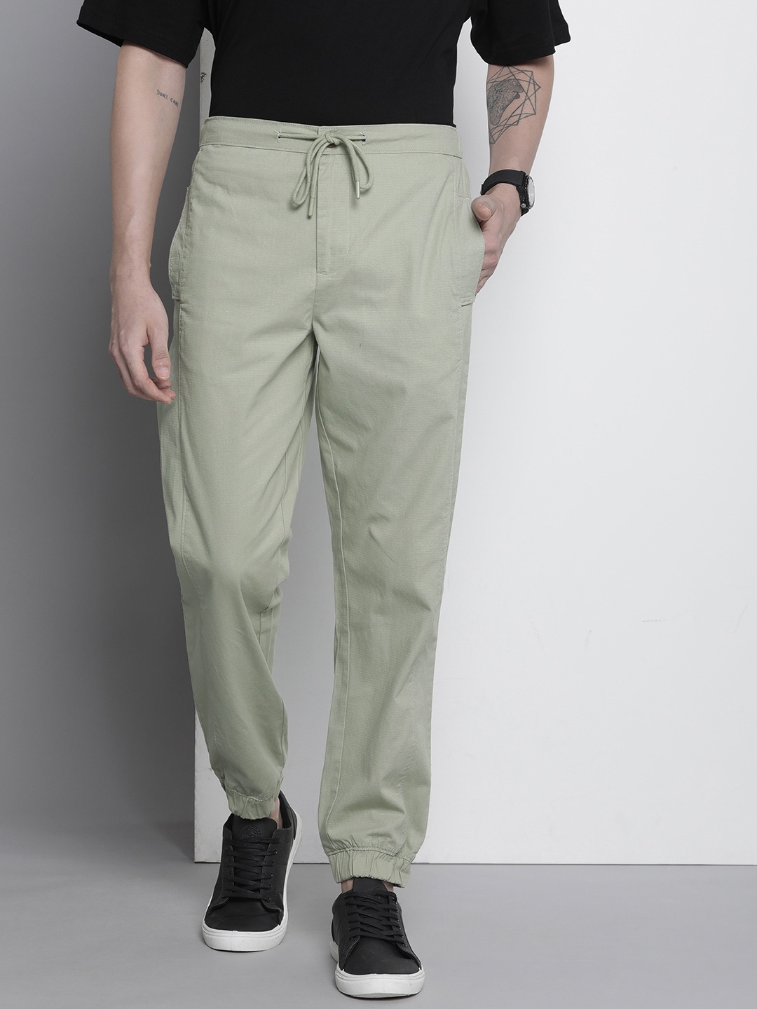 

The Indian Garage Co Men Solid Cotton Joggers Trousers, Green