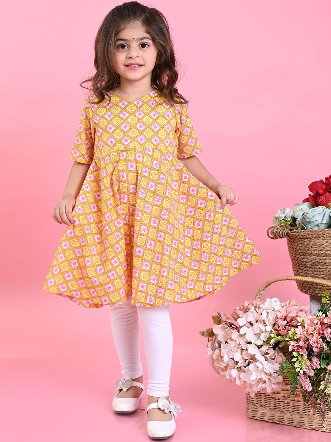 

SAKA DESIGNS Girls Geometric Printed Kurta, Yellow