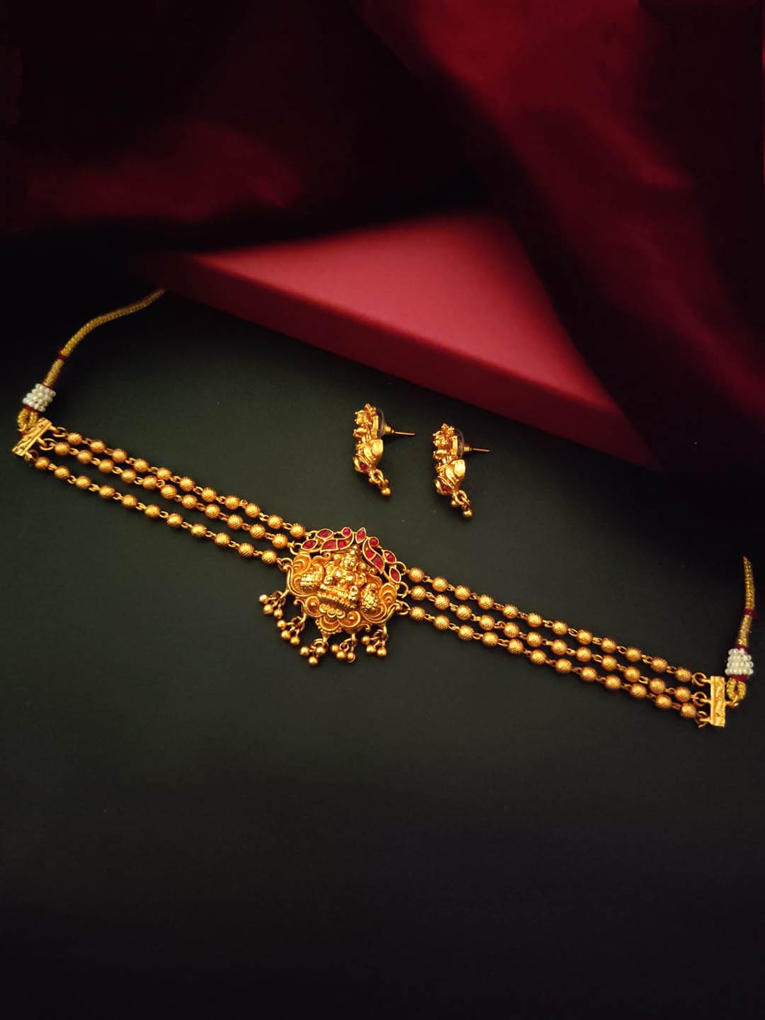 

Pihtara Jewels Gold-Plated Stone-Studded & Beaded Jewellery Set