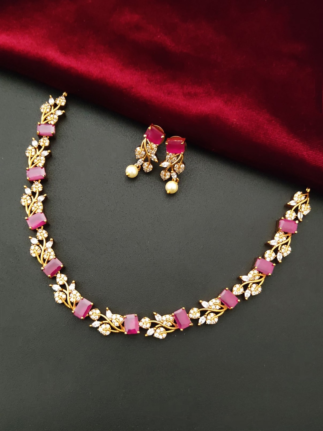 

Pihtara Jewels Gold-Plated CZ-Studded & Beaded Jewellery Set