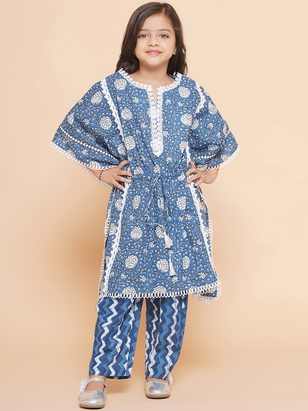 

Bitiya by Bhama Girls Floral Printed Regular Pure Cotton Kaftan Kurta With Palazzos, Blue