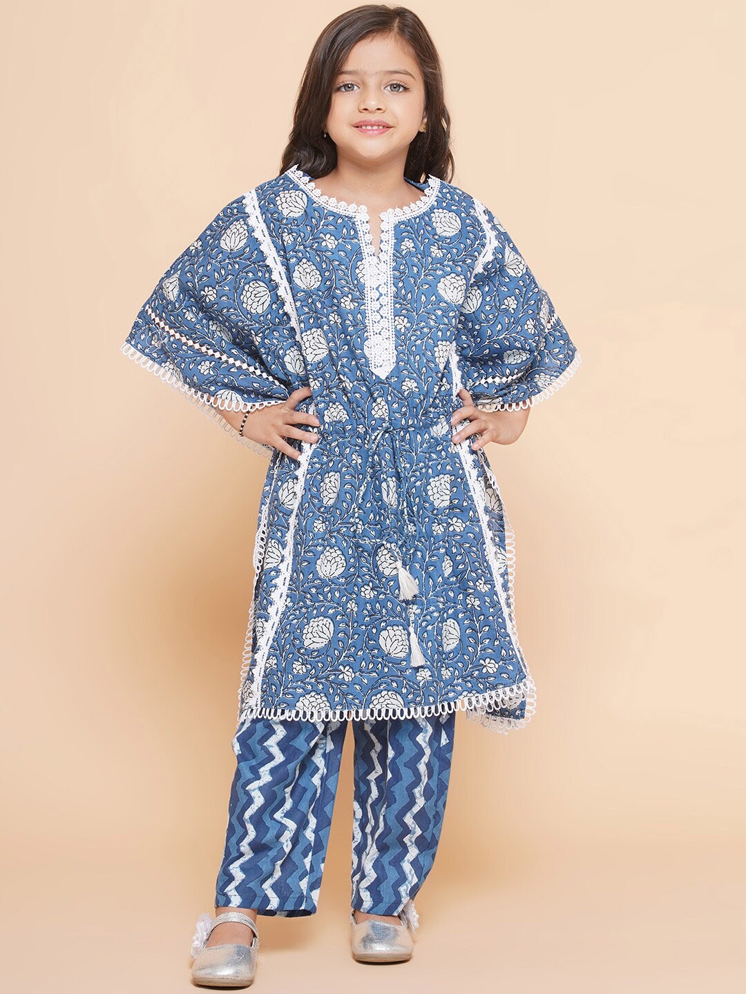 

Bitiya by Bhama Girls Floral Printed Pure Cotton Kaftan Kurta with Palazzos, Blue