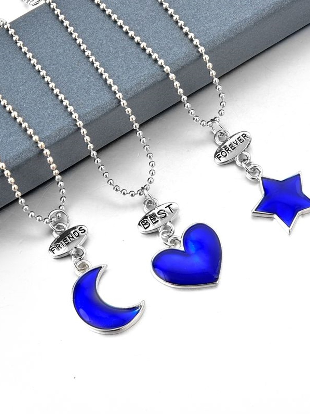 

EL REGALO Set Of 3 Heart Moon & Star Shape Chains With Pendant, Silver