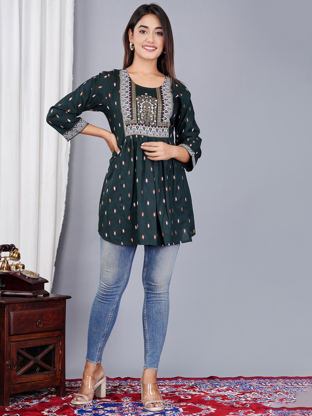

SkyaSia Ethnic Motifs Printed Empire Kurti, Green