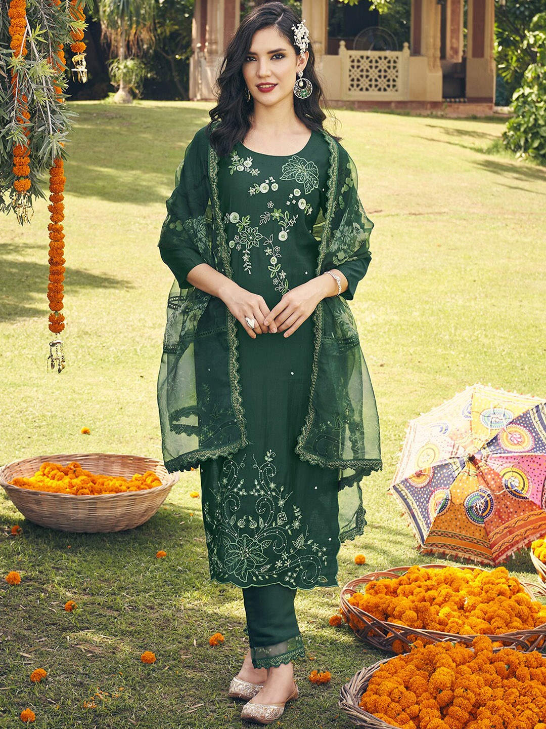 

Indo Era Green & White Floral Embroidered Regular Kurta With Trousers & Dupatta