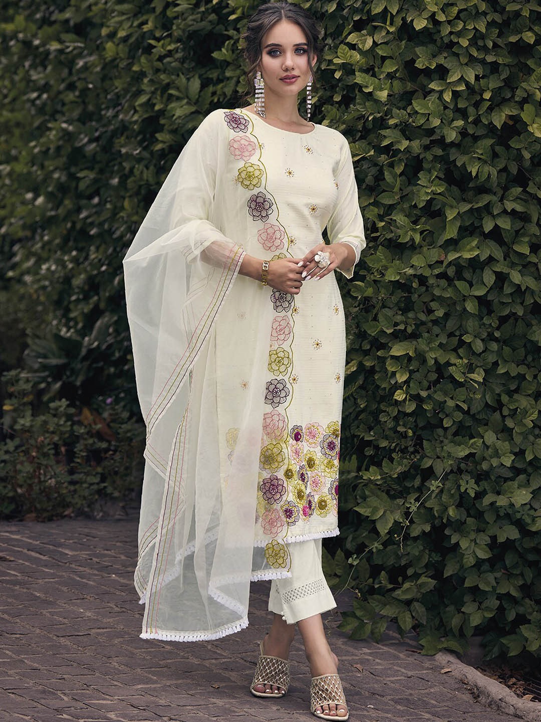 

Indo Era Off-White Floral Embroidered Regular Kurta With Trousers & Dupatta