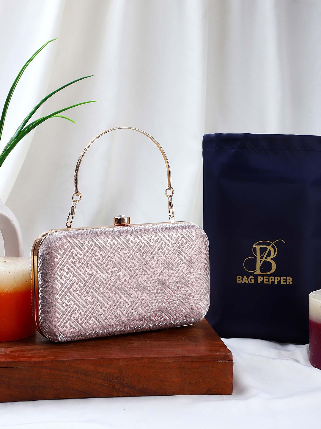 

Bag Pepper Embellished Box Clutch With Detachable Chain Sling Strap, Pink