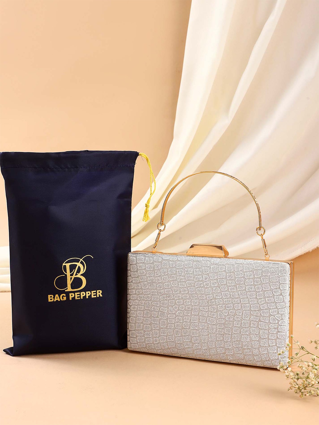 

Bag Pepper Textured Box Clutch With Shoulder Strap, Grey