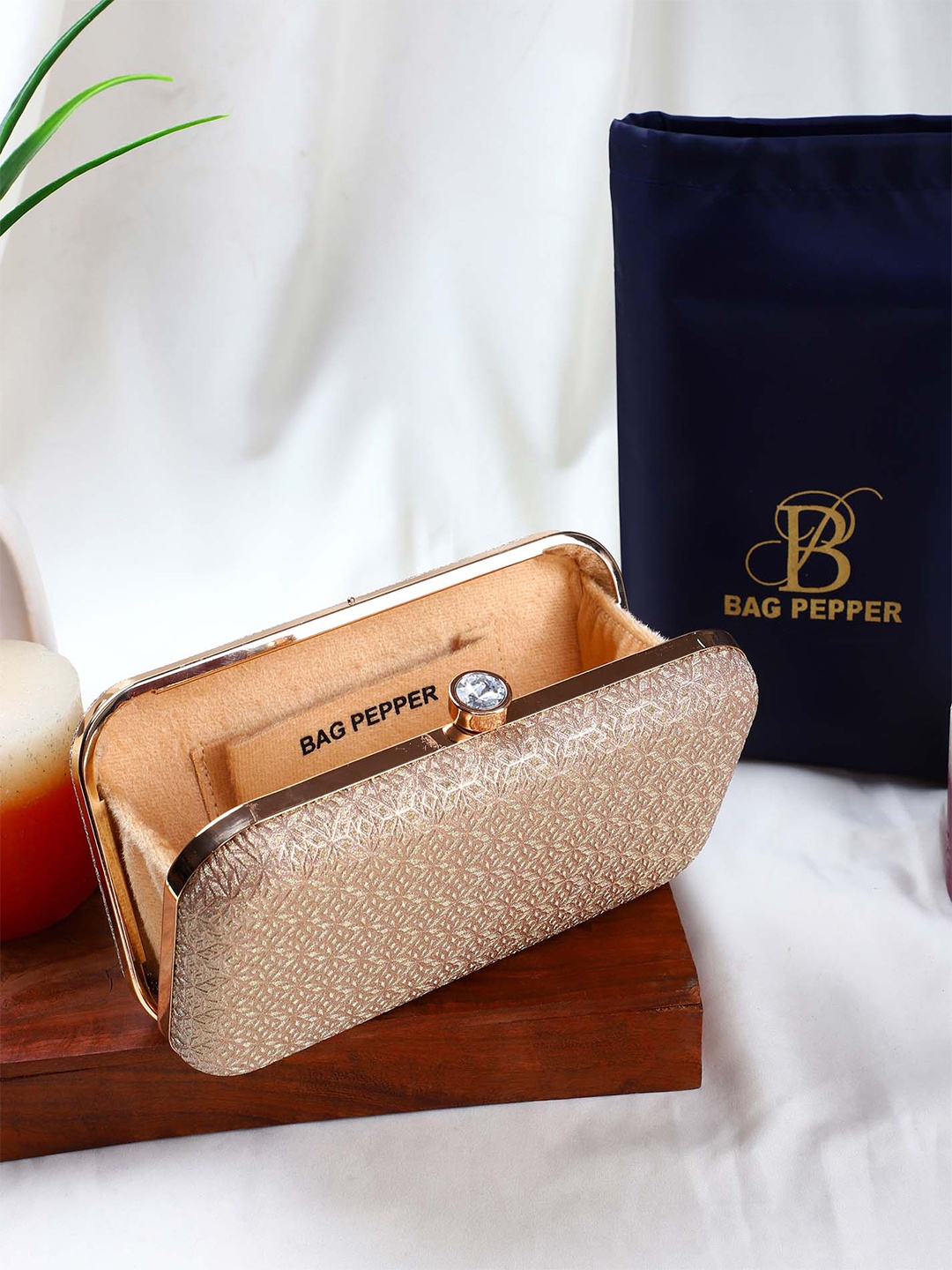 

Bag Pepper Textured Box Clutch With Shoulder Strap, Brown