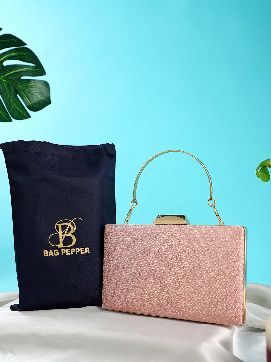 

Bag Pepper Textured Box Clutch, Pink