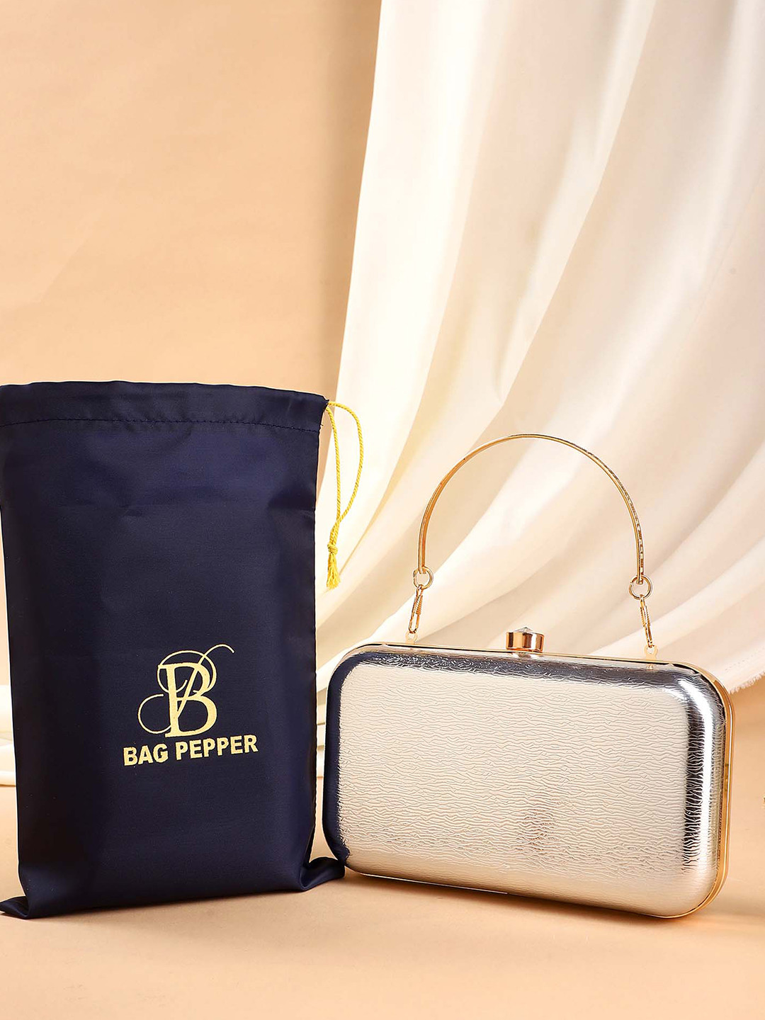 

Bag Pepper Textured Box Clutch, Grey