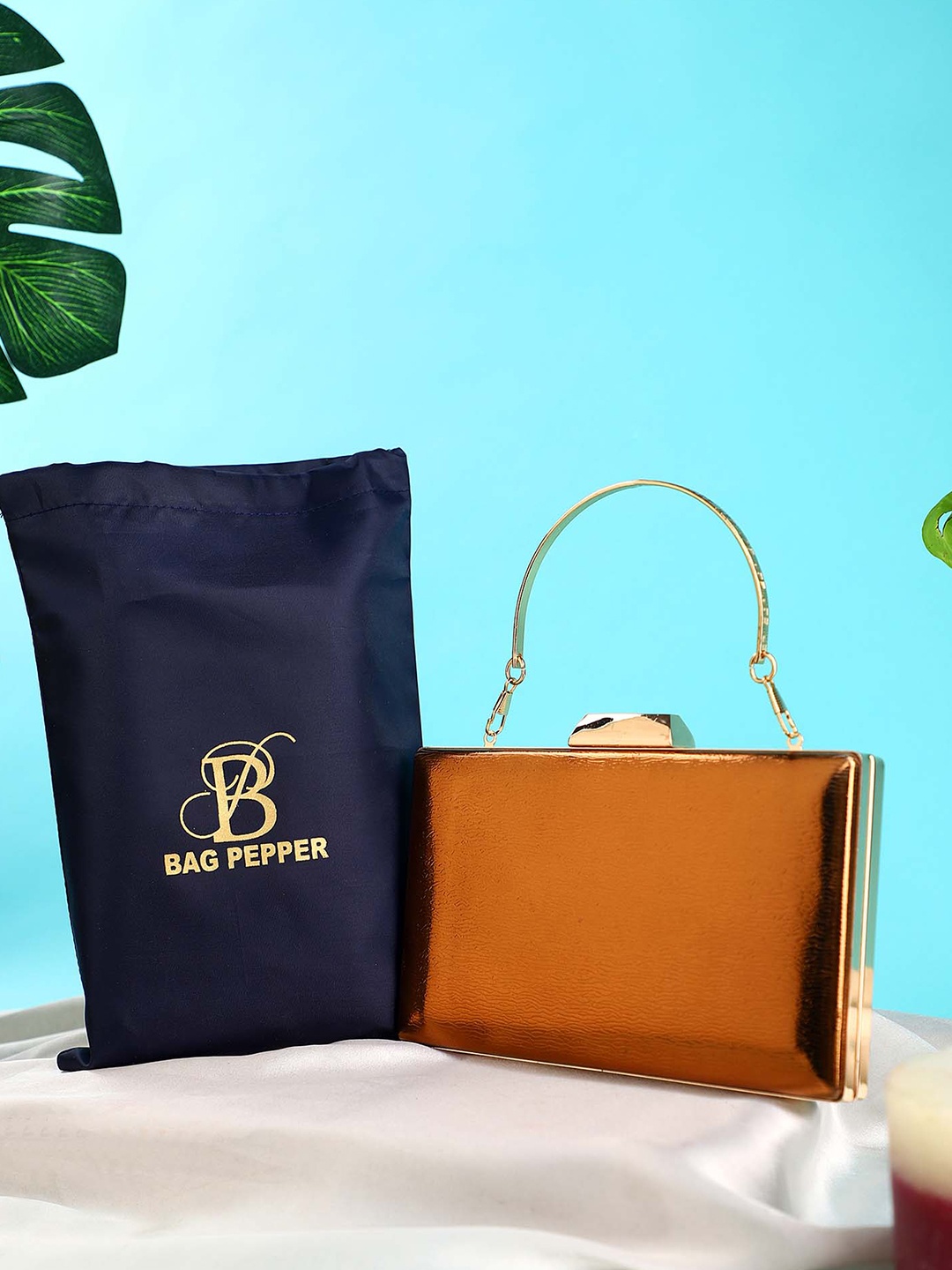 

Bag Pepper Box Clutch With Shoulder Strap, Bronze
