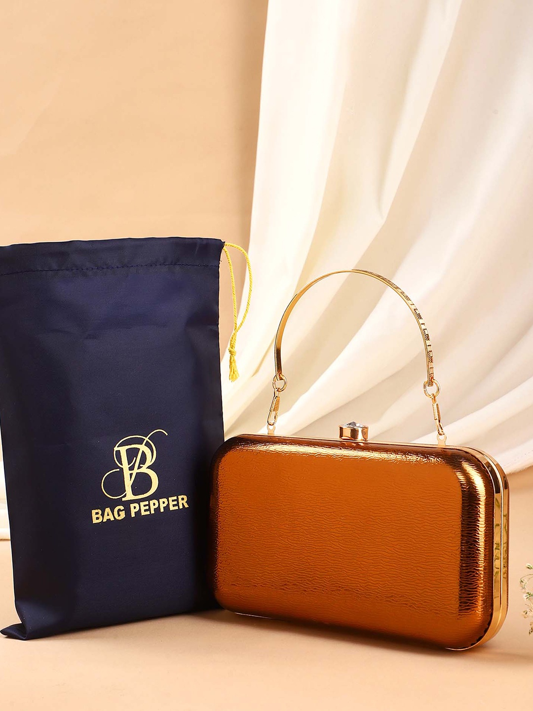 

Bag Pepper Textured Box Clutch, Bronze