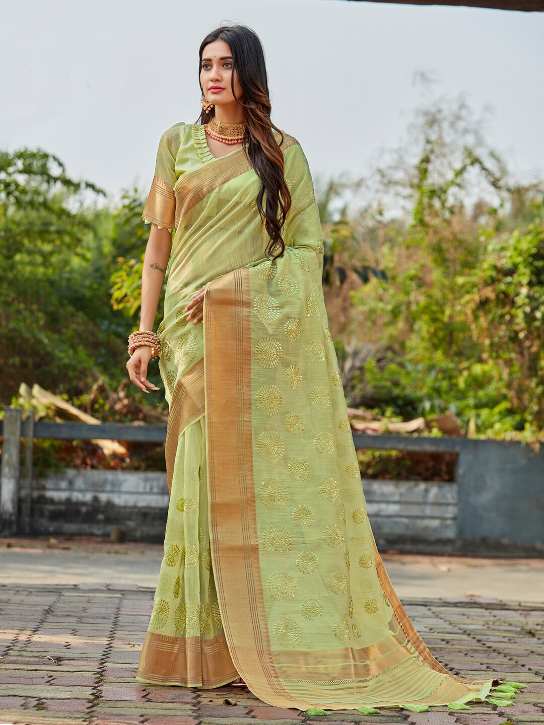 

KARAGIRI Ethnic Motifs Embellished Zari Saree, Green