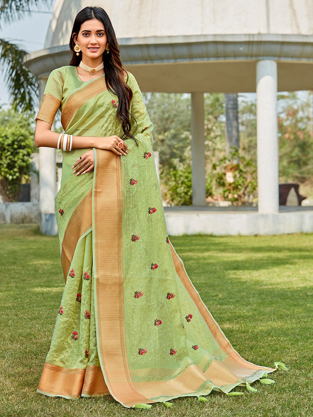 

KARAGIRI Floral Embroidered Zari Tissue Banarasi Saree, Green