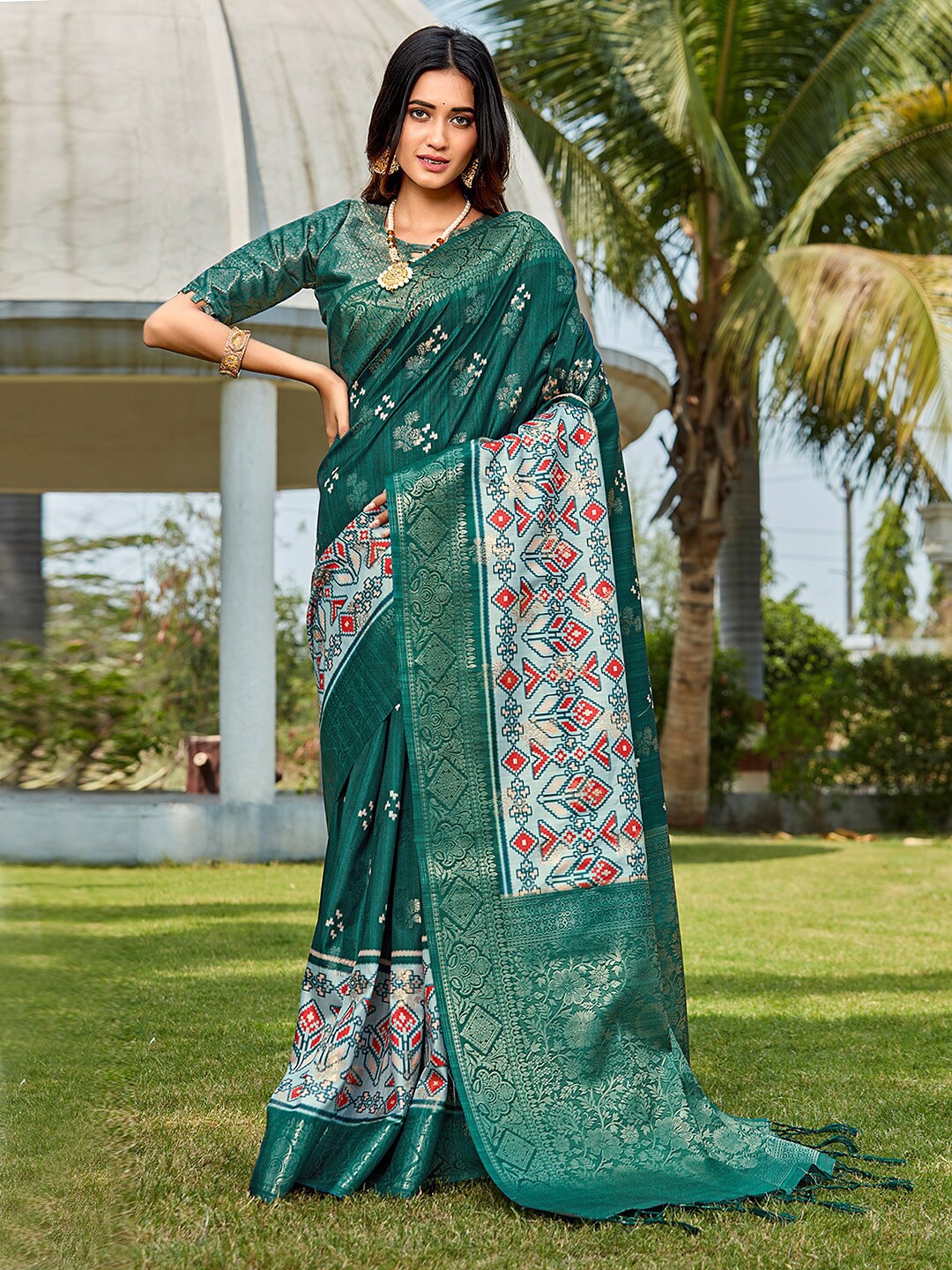 

KARAGIRI Woven Design Zari Banarasi Saree, Green