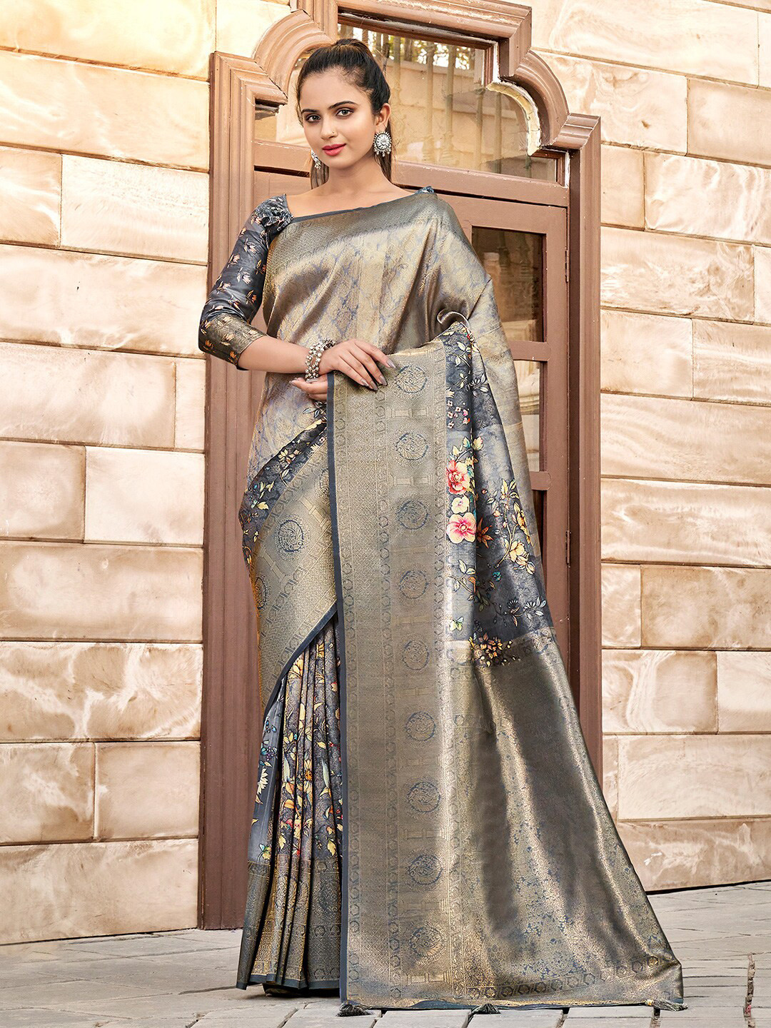 

KARAGIRI Floral Printed Zari Banarasi Saree, Grey