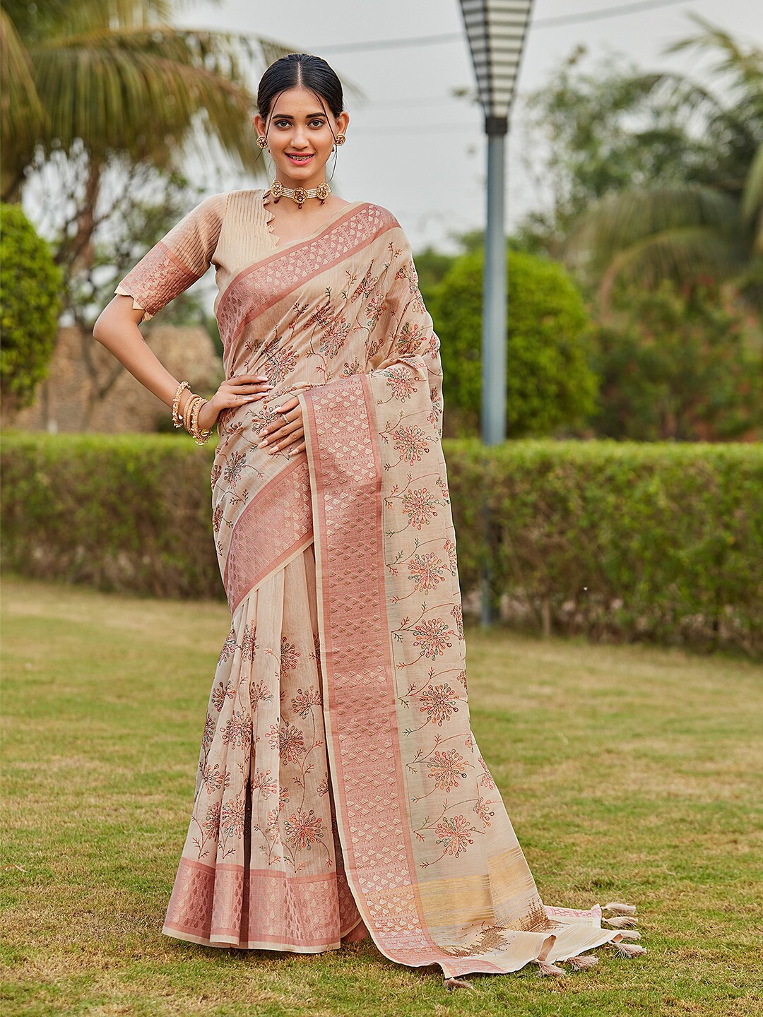 

KARAGIRI Floral Embroidered Zari Saree, Beige