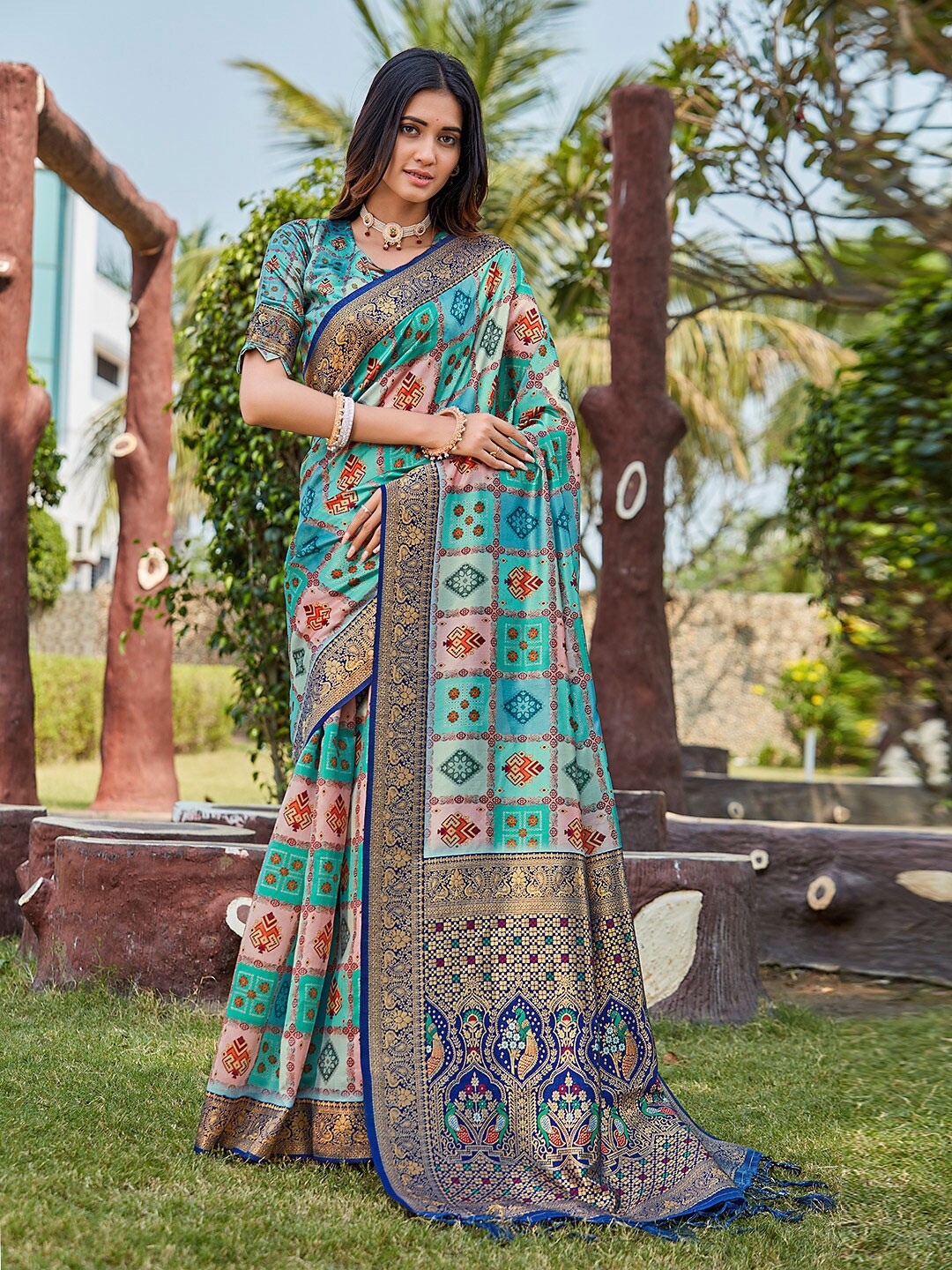 

KARAGIRI Ethnic Motifs Printed Zari Paithani Saree, Green