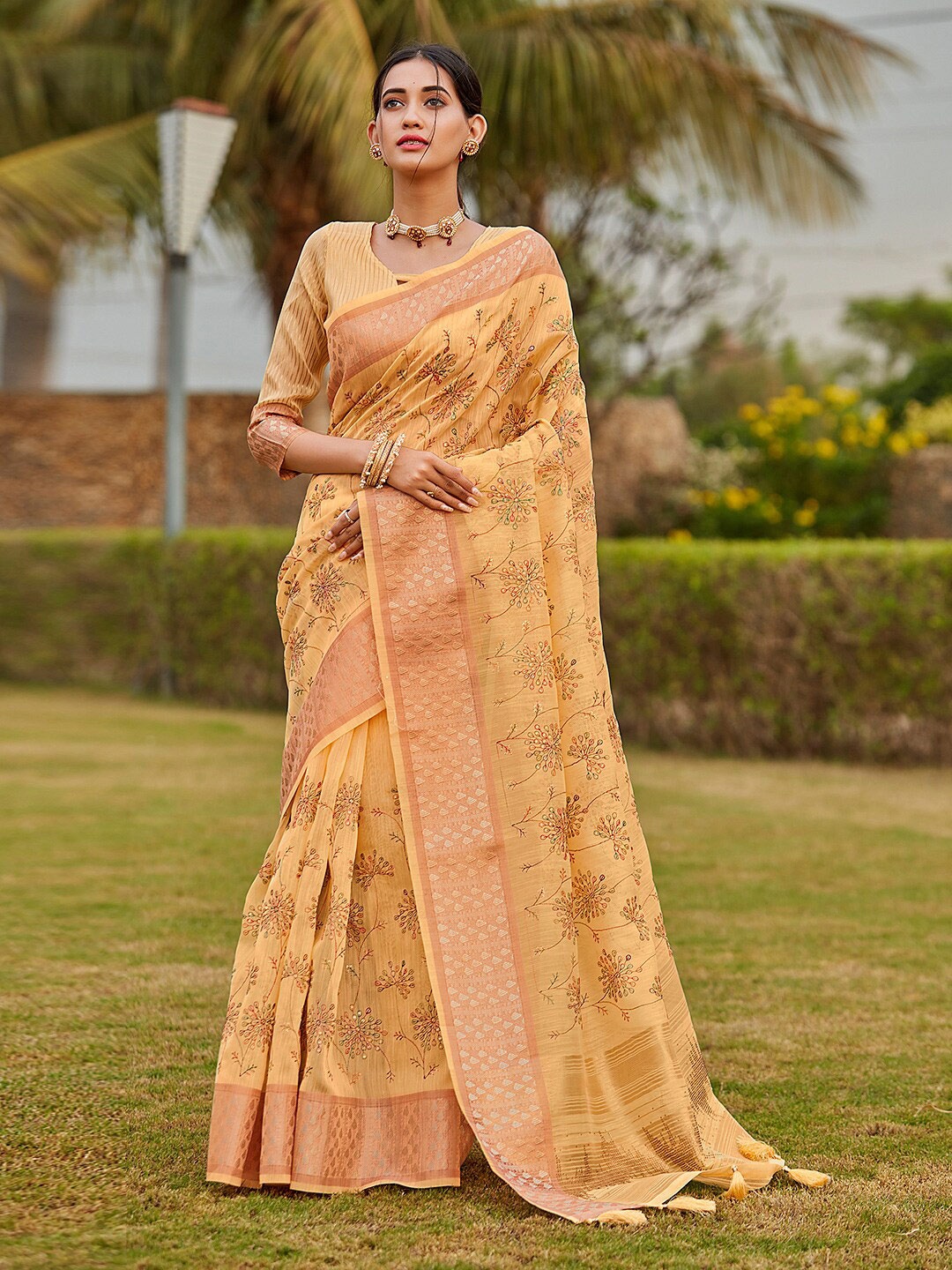 

KARAGIRI Floral Embroidered Zari Linen Saree, Yellow