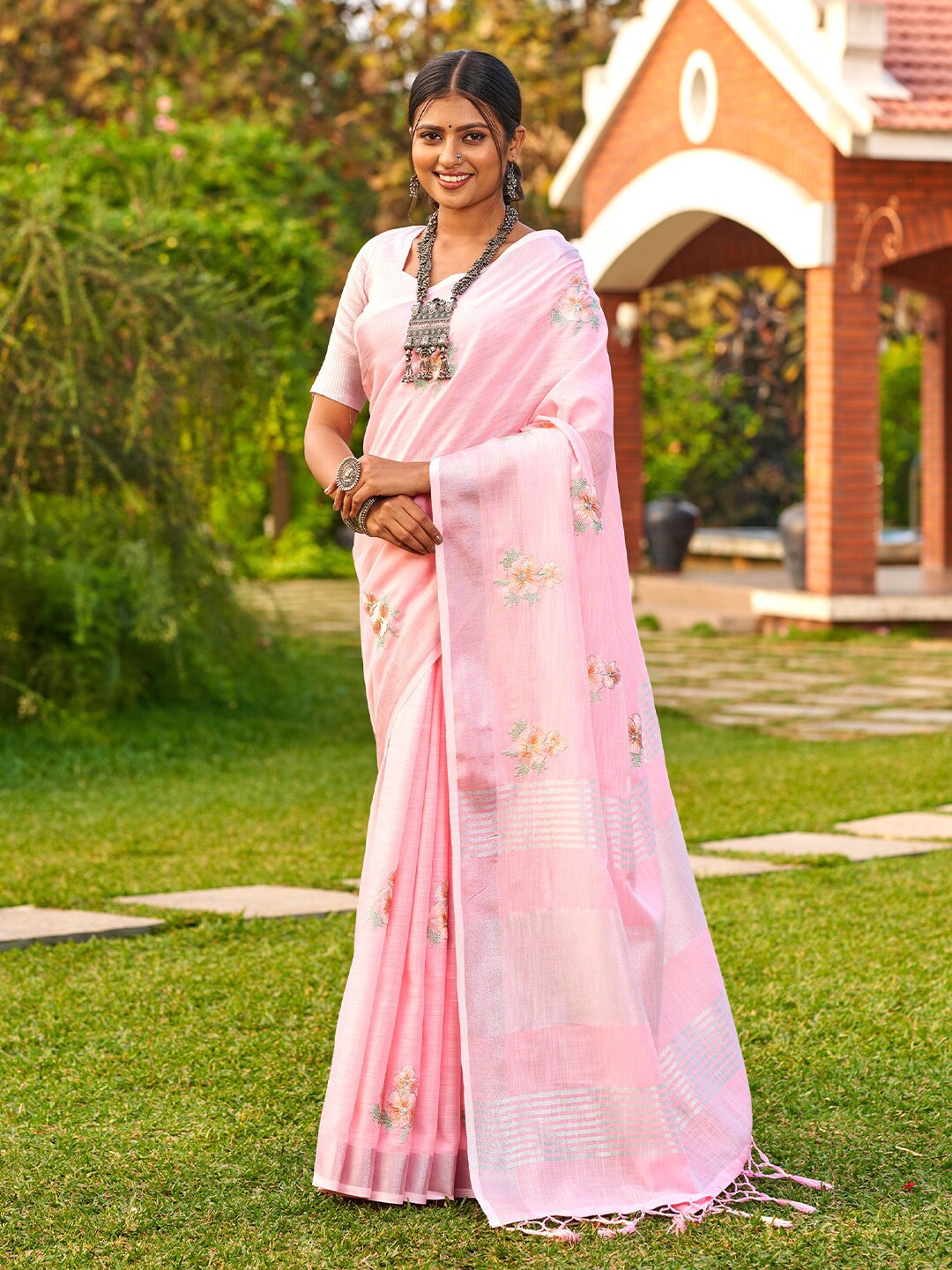 

KARAGIRI Floral Embroidered Zari Saree, Pink