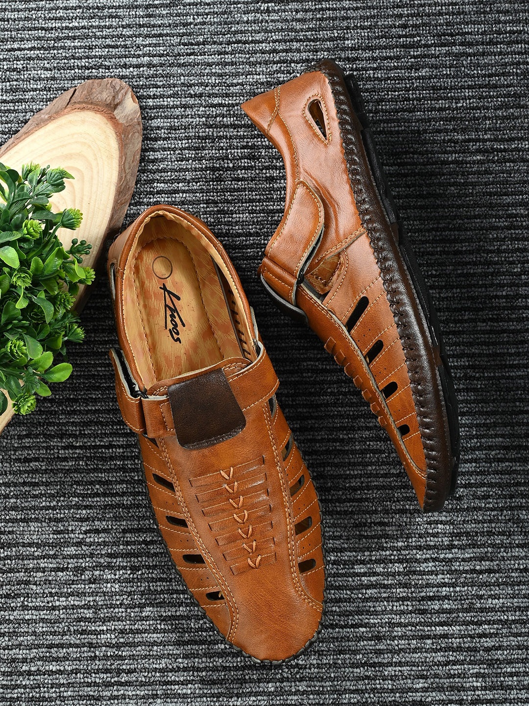 

knoos Men Textured Lightweight Shoe-Style Sandals, Tan