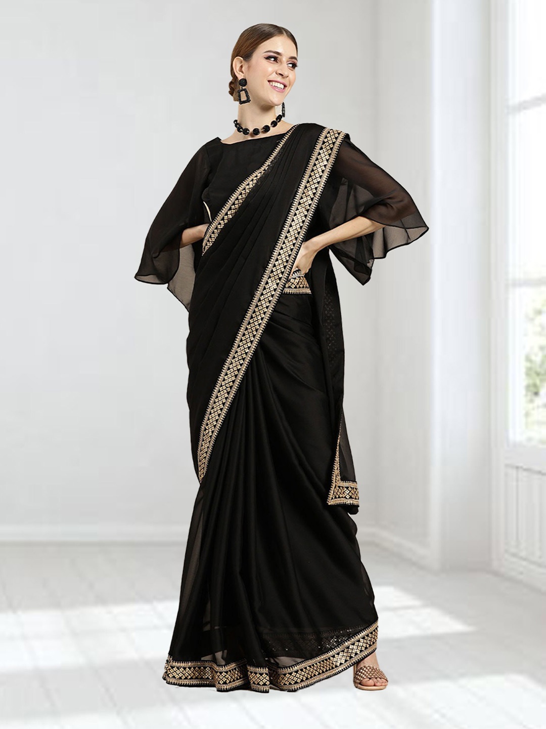 

N N ENTERPRISE Embroidered Saree, Black