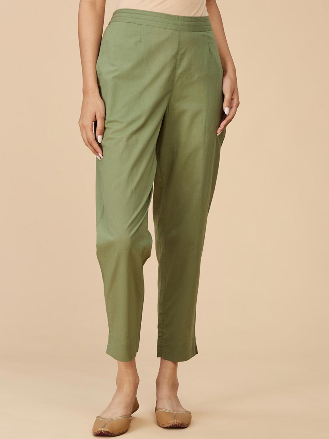 

Fabindia Women Mid-Rise Pleated Cotton Trousers, Olive