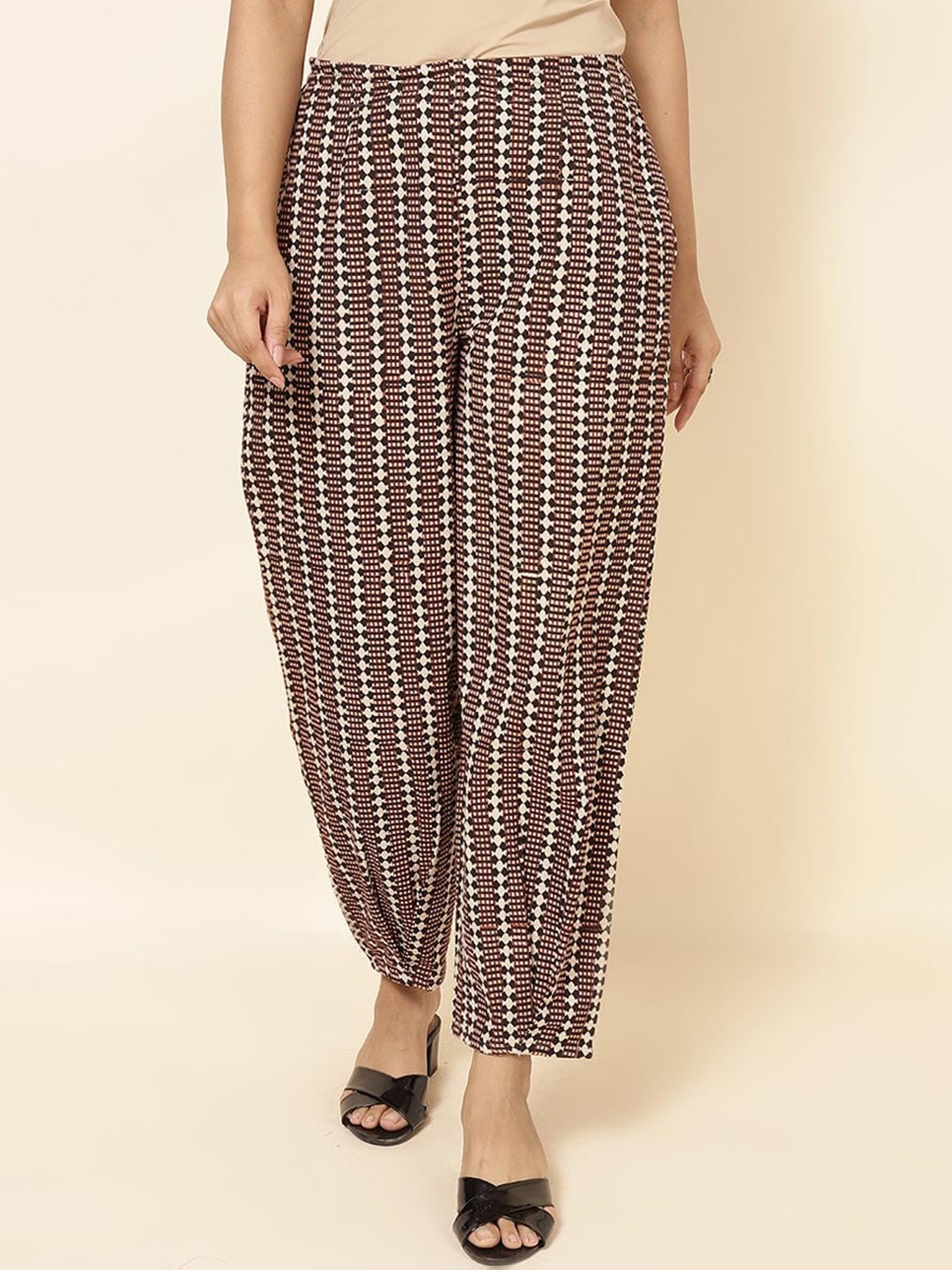 

Fabindia Women Geometric Printed Mid Rise Cotton Regular Trousers, Black