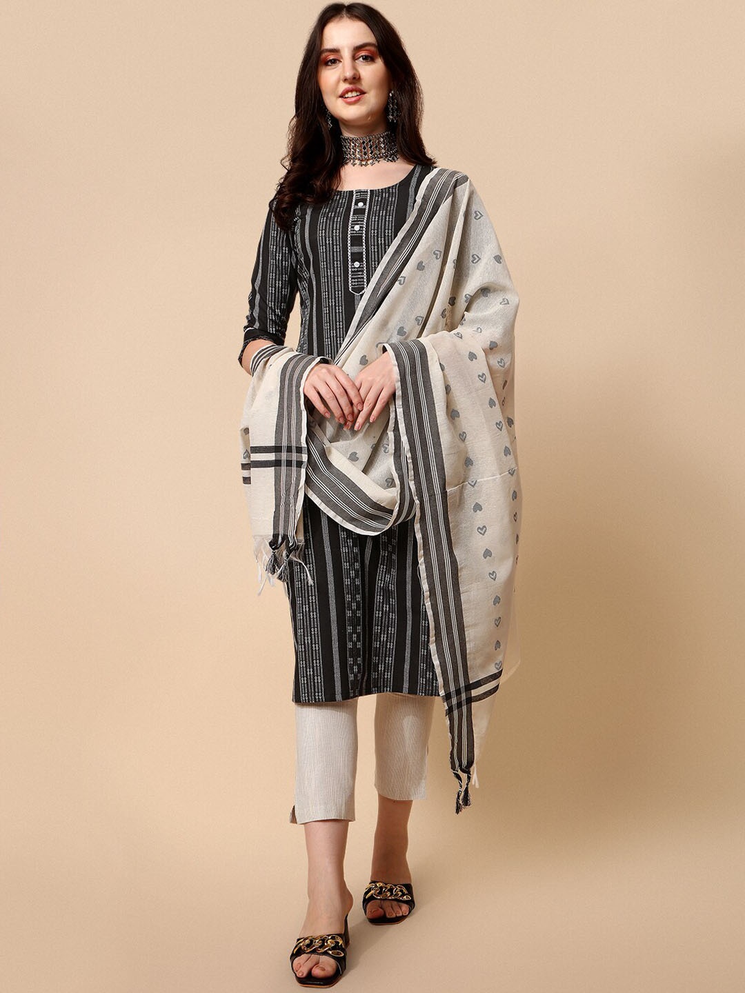 

NAINVISH Printed Regular Kurta with Trousers & With Dupatta, Black