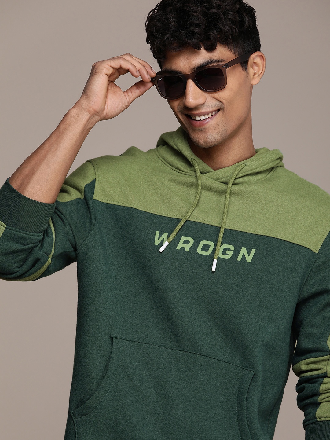 

WROGN Slim Fit Colourblocked Hooded Sweatshirt, Green