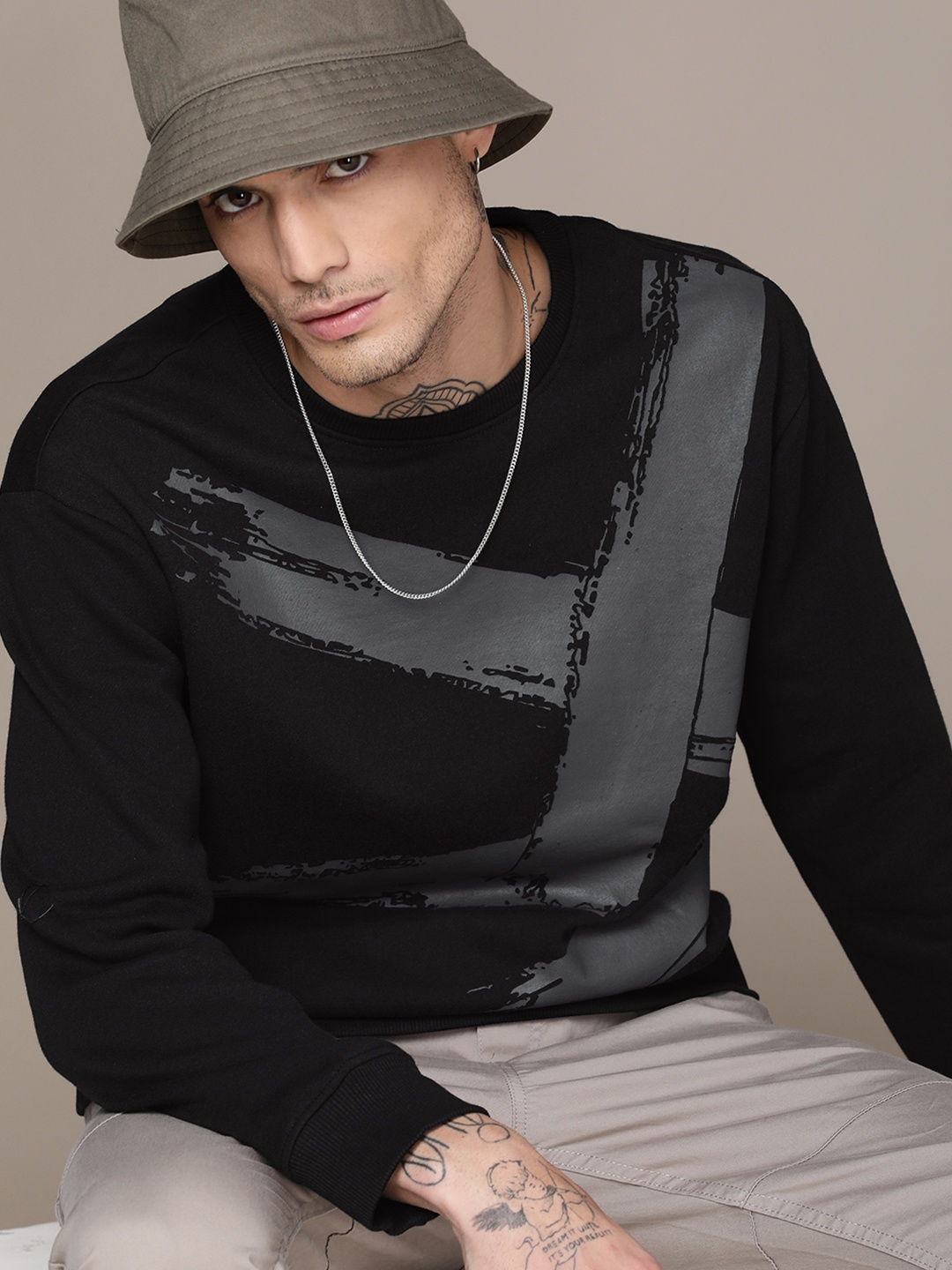 

WROGN Brand Logo Graphic Printed Slim Fit Sweatshirt, Black