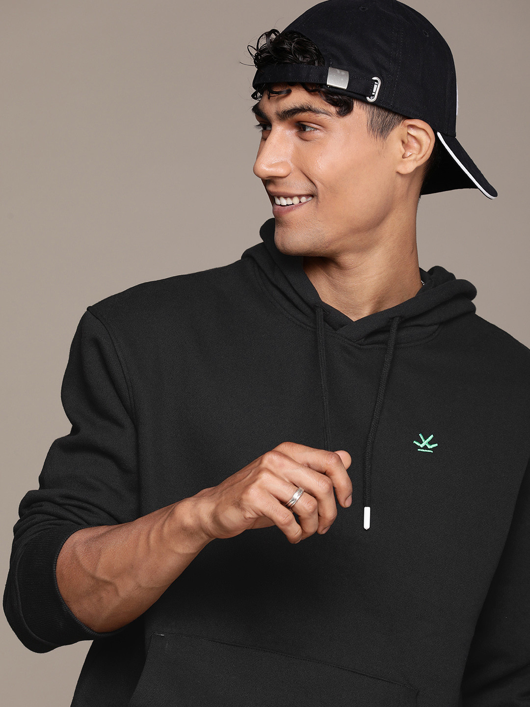 

WROGN Solid Hooded Pullover Sweatshirt, Black