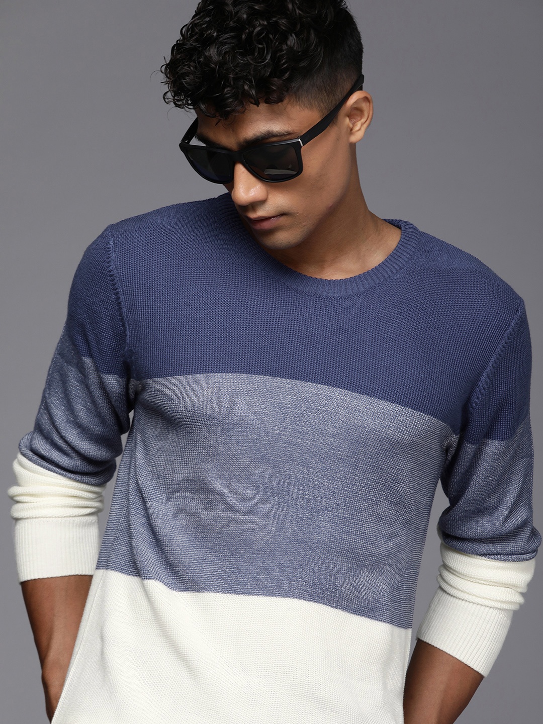 

WROGN Slim Fit Colourblocked Pullover Sweaters, Blue