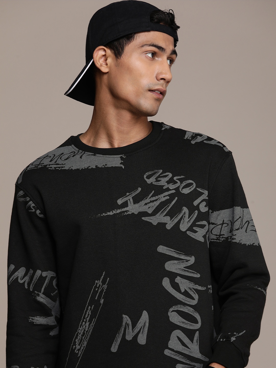 

WROGN Slim Fit Graphic Printed Hooded Sweatshirt, Black