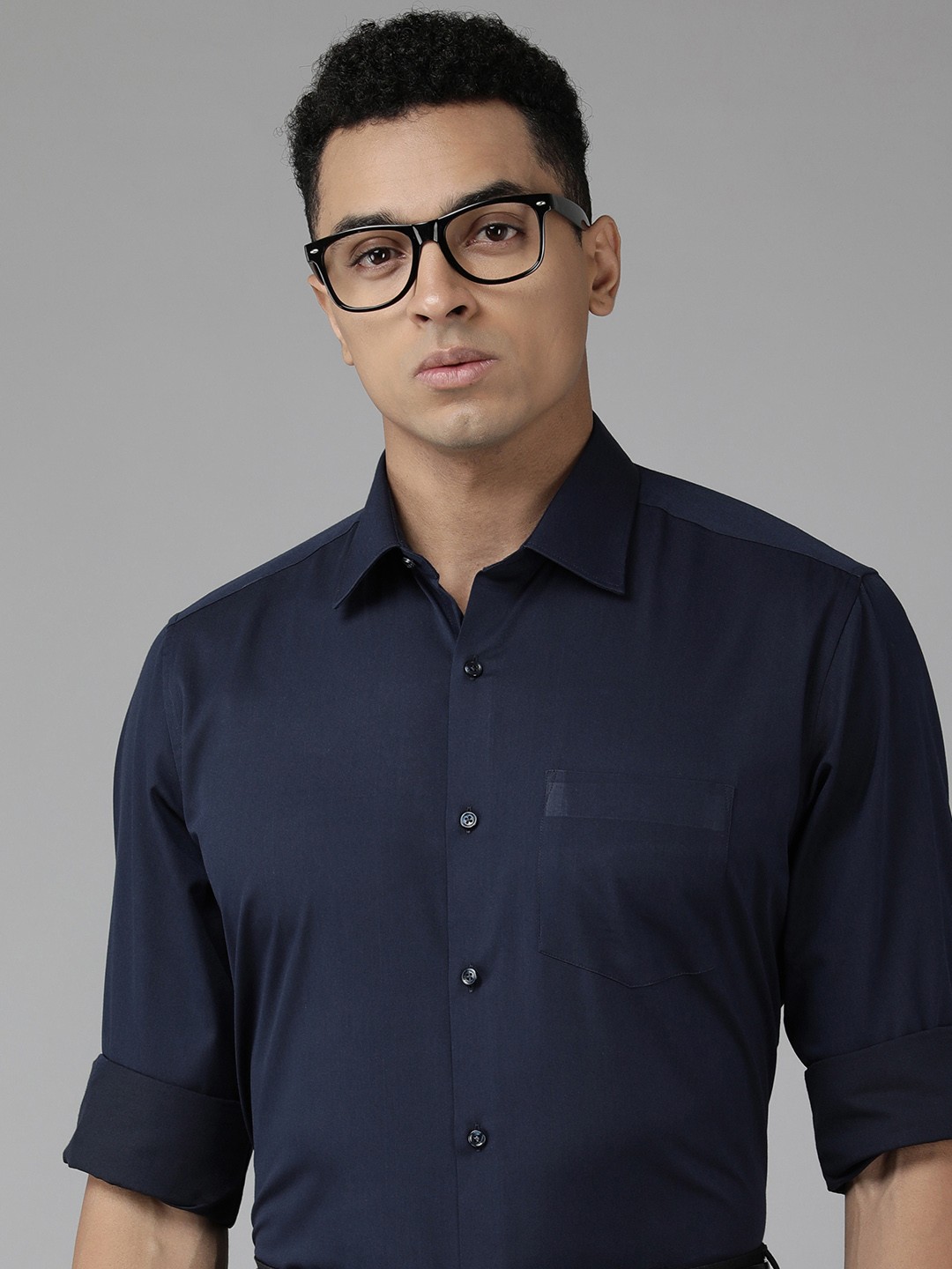 

Van Heusen Custom Fit Solid Formal Shirt, Navy blue