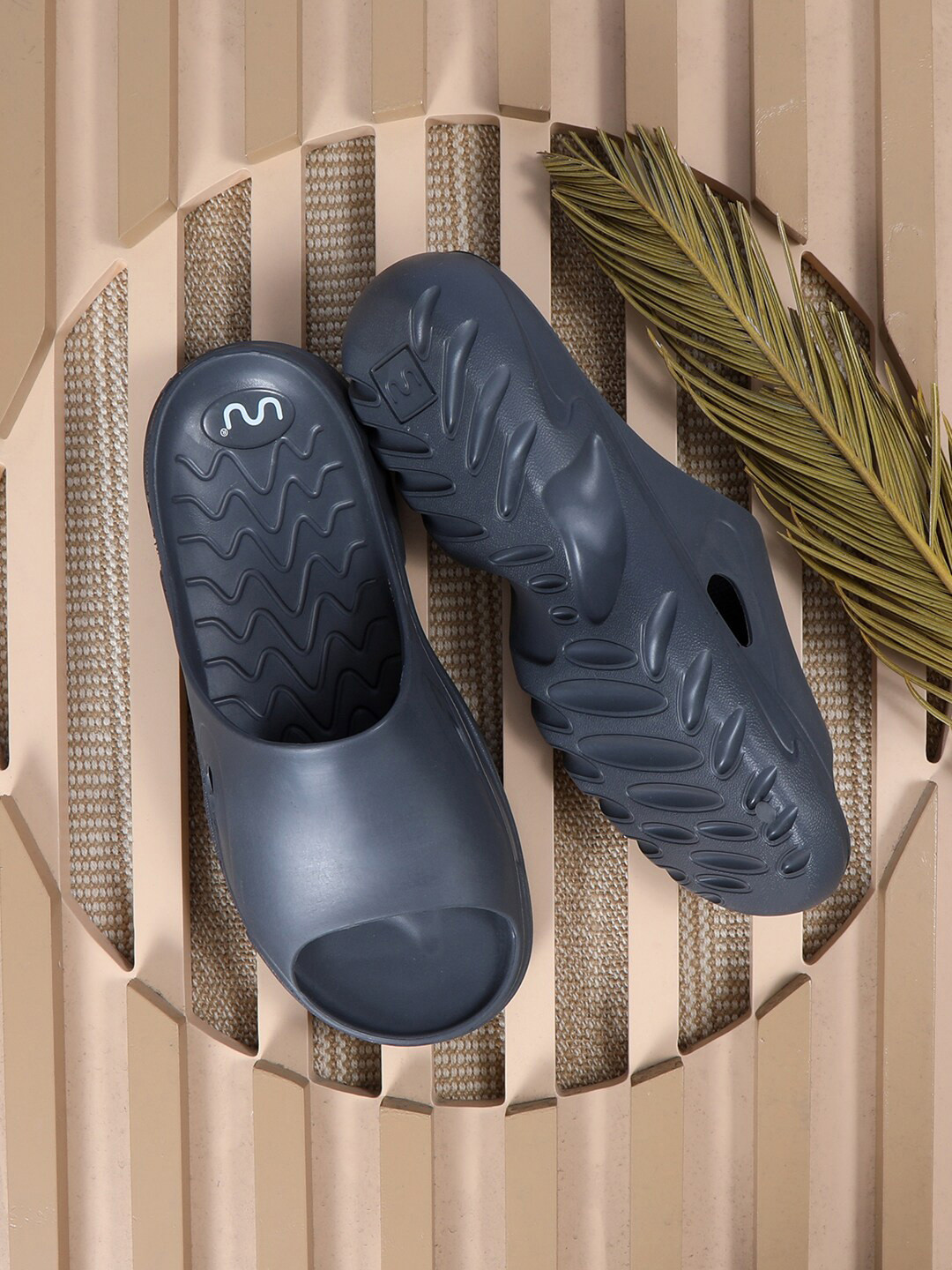 

Doubleu Men Textured Rubber Sliders, Grey