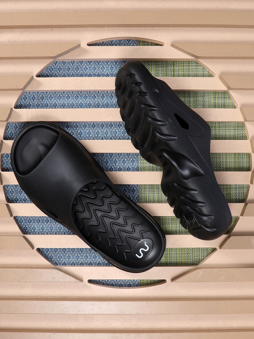 

Doubleu Men Textured Rubber Sliders, Black