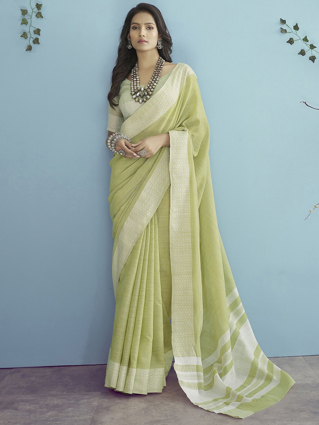 

Satrani Green & Gold-Toned Woven DesignBorder Zari Saree