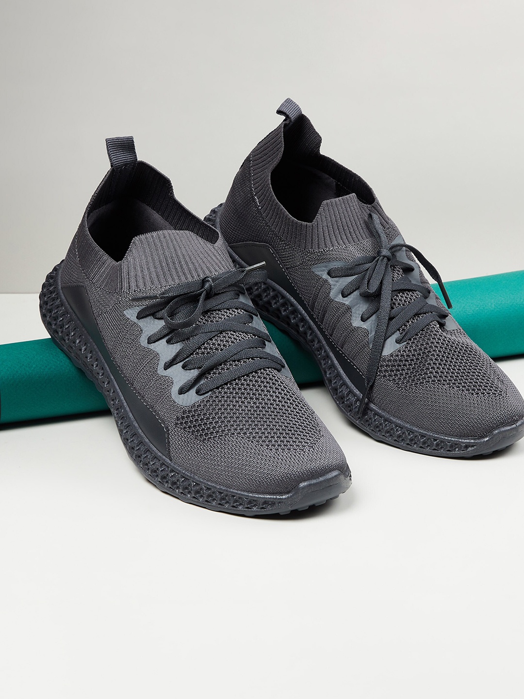 

max Men Woven Design Running Shoes, Grey