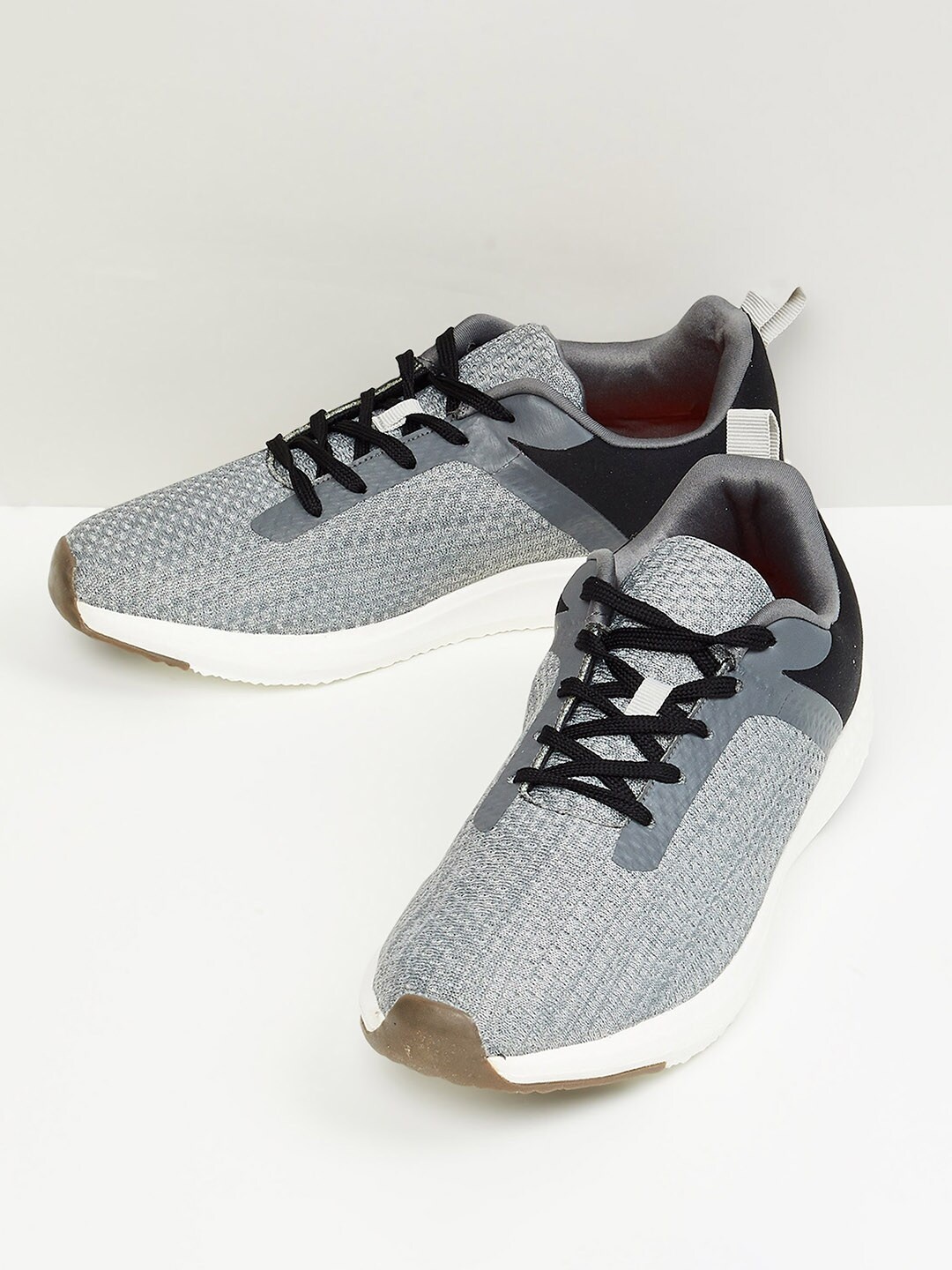 

max Men Woven Design Running Shoes, Grey