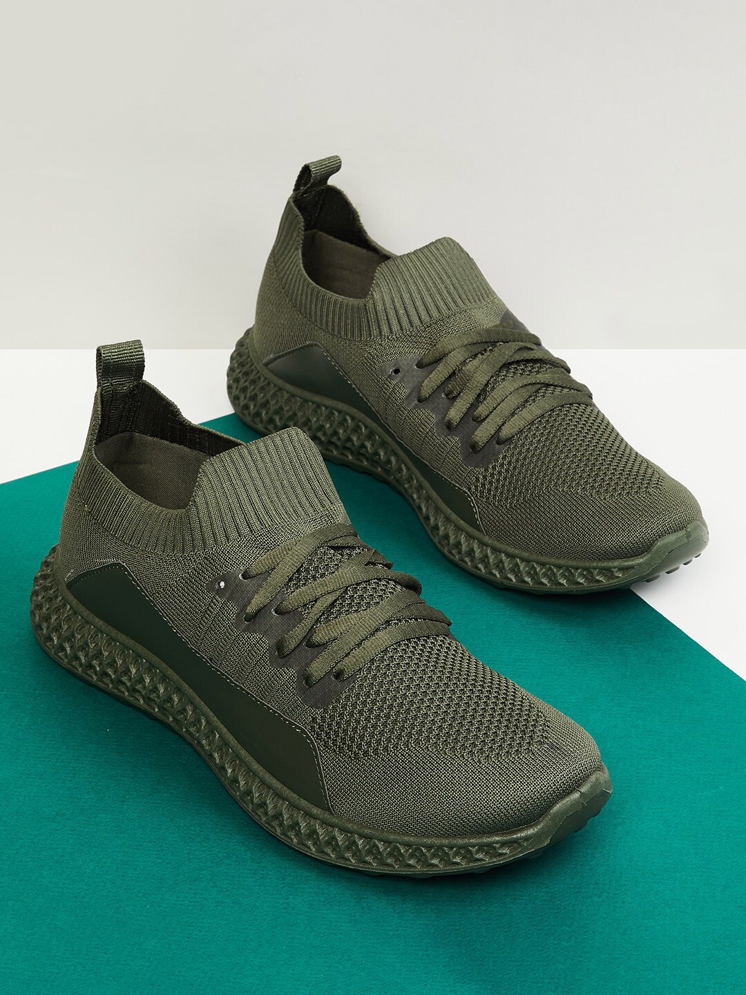 

max Men Woven Design Running Shoes, Olive