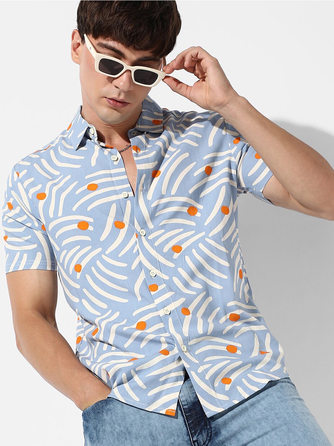 

Campus Sutra Blue & White Classic Abstract Printed Cotton Casual Shirt